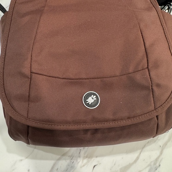 PacSafe Travel Security Metrosafe 200 Anti Theft Gear Crossbody Bag Brown PB008 - Picture 2 of 16